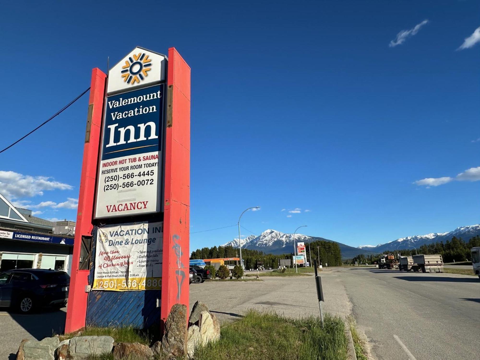 Valemount Vacation Inn מראה חיצוני תמונה