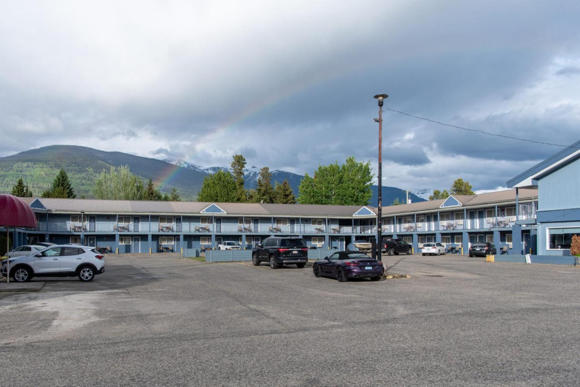 Valemount Vacation Inn מראה חיצוני תמונה